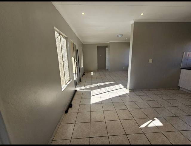 2 BEDROOM TOWNHOUSE FOR SALE IN MAGALIESKRUIN